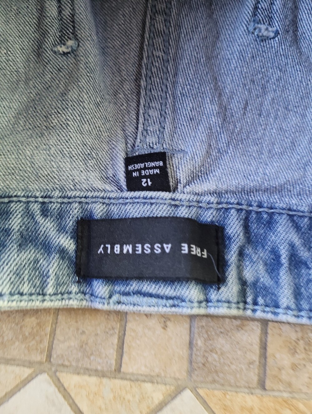 Free Assembly Barrel Jeans - Picture 3 of 5